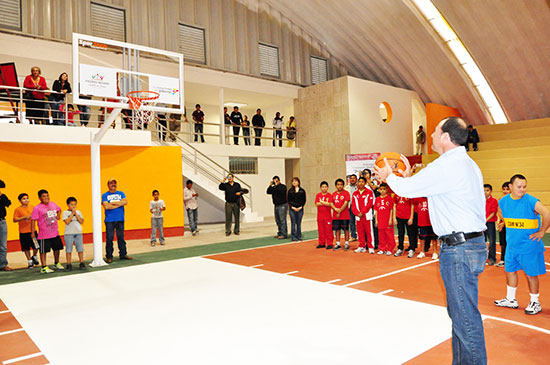 Inaugura alcalde obra de reconstrucción del gimnasio con gran tradición deportiva