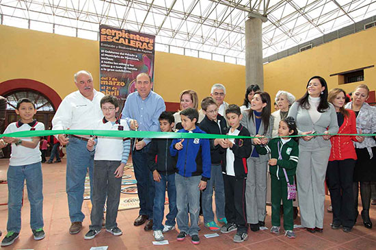 Inaugura el gobernador Rubén Moreira exposición Serpientes y Escaleras