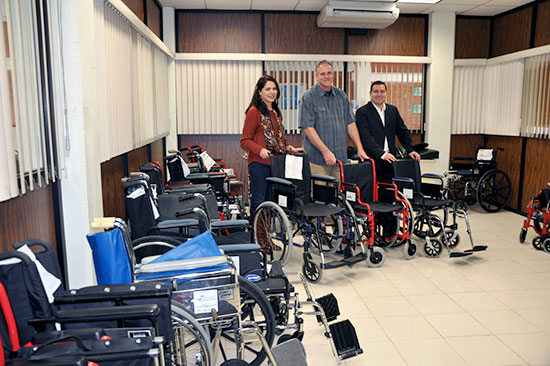 Inaugura presidenta del DIF Municipal jornada dental, oftalmológica y donación de sillas de ruedas