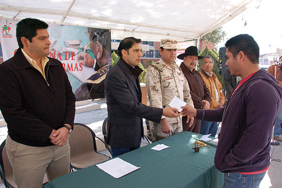 Inicia campaña de canje de armas en Nueva Rosita
