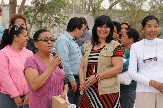 Llevan alcalde y presidenta del DIF brigada a la Ampliación Guerrero