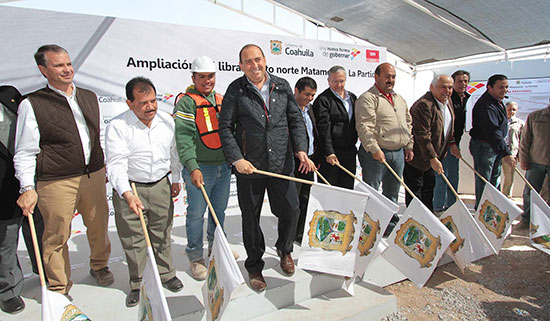 Más obras de infraestructura vial para Coahuila: Rubén Moreira