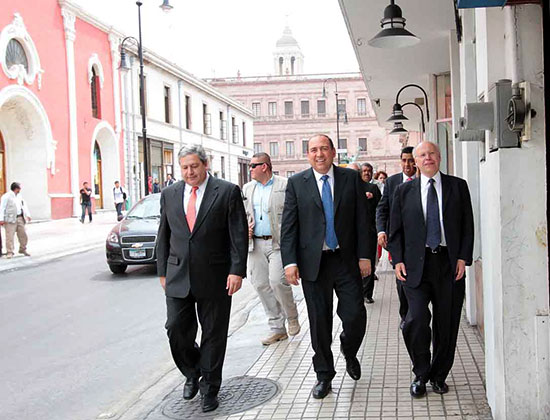 Recorren Rubén Moreira y rector de la UNAM calle Victoria