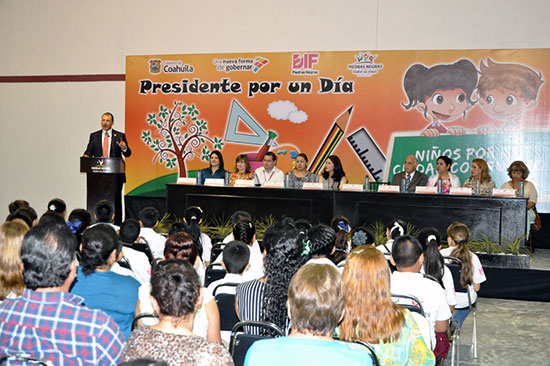 Alfredo Alejandro Juárez Reyna, es el Presidente por un Día 2013