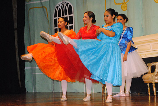 Con el majestuoso evento “La Cenicienta” celebran en Acuña el Mes de la Danza