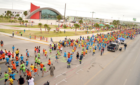 Ocho mil participantes congregó la carrera recreativa “De Fiesta en Fiesta”, organizada en honor a la niñez acuñense 
