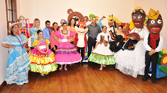 Presentan alcalde y su esposa espectáculo “México Mágico” en marco de festejos de Día del Niño