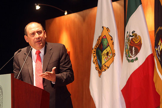 Blas Flores Dávila, toma protesta como rector de la Universidad Autónoma de Coahuila para el periodo 2013-2016