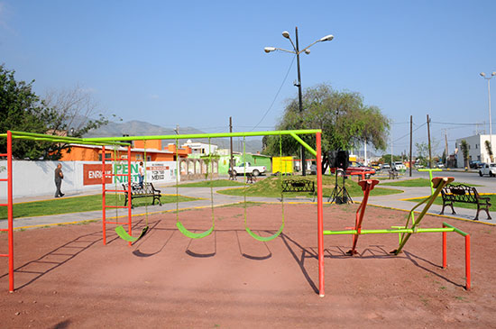 Entregan rehabilitación de plaza pública en la Obrera Sur