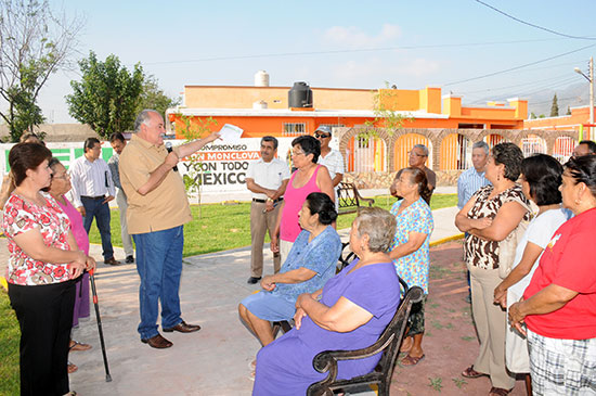Entregan rehabilitación de plaza pública en la Obrera Sur
