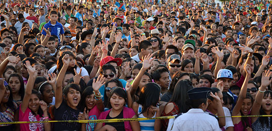 Más de diez mil jóvenes disfrutaron de la “Gran Fiesta de la Juventud Estudiantil” con integrantes de Pura Gente Bien