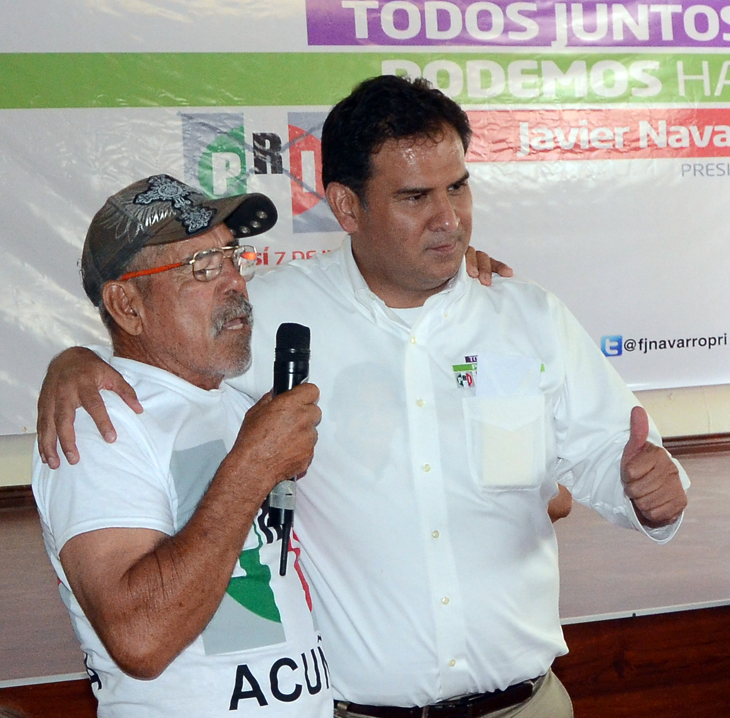 Cientos de abuelitos “adoptan” a Javier Navarro