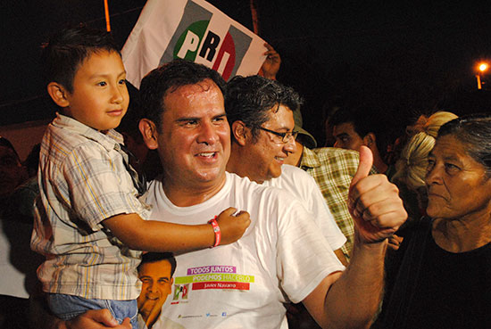 Dedica Javier Navarro su campaña a Lalo Moreira