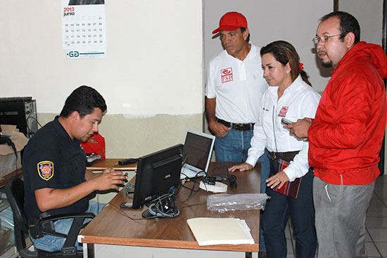 En campaña de promoción al voto, visita colonias la Dra. María de la Luz González