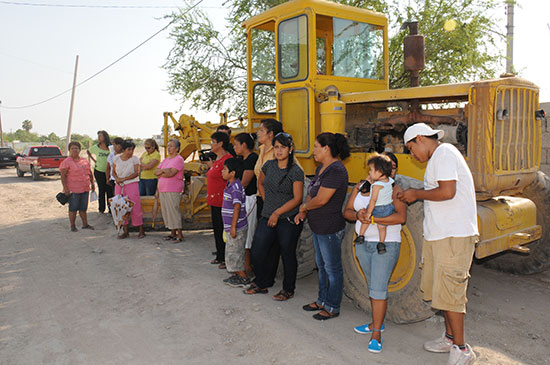 Supervisan obras de pavimentación en la colonia San Isidro