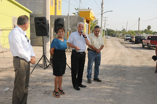 Supervisan obras de pavimentación en la colonia San Isidro