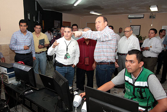 Cumple gobernador compromiso con vecinos de Torreón