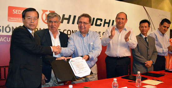 Firman convenio de colaboración para la llegada a Acuña de la empresa Higuchi 