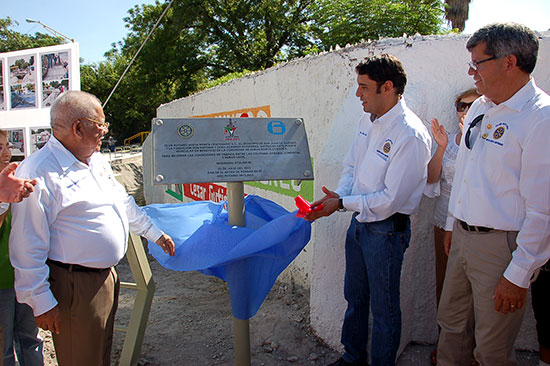 Inaugura Antonio Nerio puente vehicular en conjunto con Rotarios