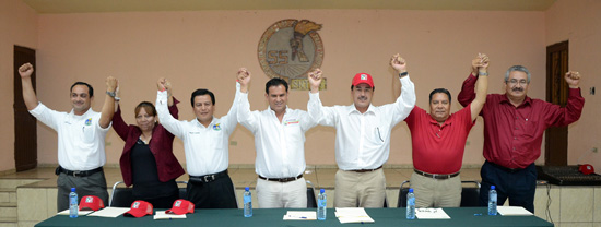 Refrendan trabajadores del IMSS apoyo a Javier Navarro 