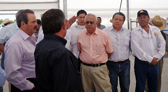 Inaugura el secretario de la SAGARPA invernadero para producción de forraje verde hidropónico en Allende, Coahuila