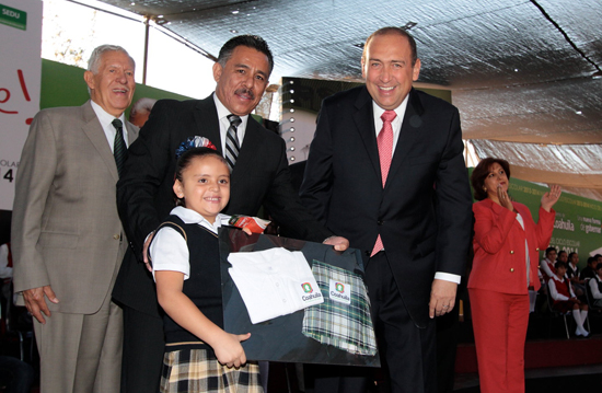 Inaugura Rubén Moreira Ciclo Escolar 2013-2014; reconoce magisterio excelente relación con gobierno 
