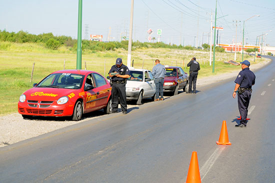 Inicia operativo contra taxis irregulares