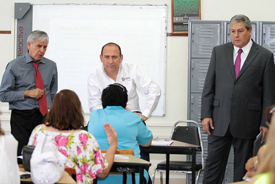 Participa Rubén Moreira en reunión de planeación del ciclo escolar con maestros de la Región Sureste