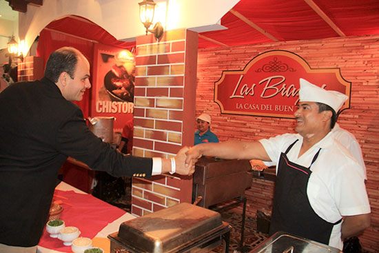 Agradece Jericó Abramo apoyo de restauranteros en labores altruistas