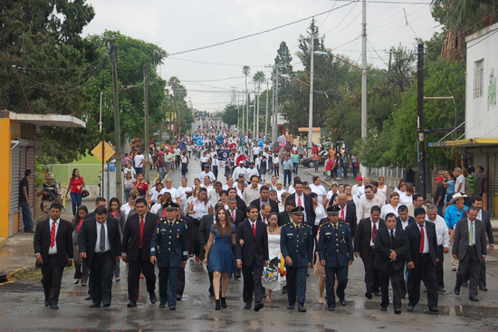 Celebra Nueva Rosita 203 aniversario del inicio del movimiento de la Independencia de México 