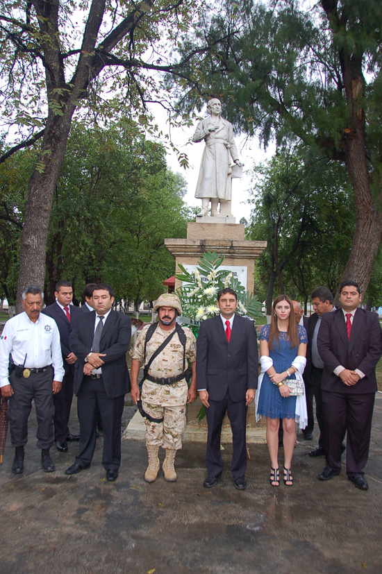 Celebra Nueva Rosita 203 aniversario del inicio del movimiento de la Independencia de México 