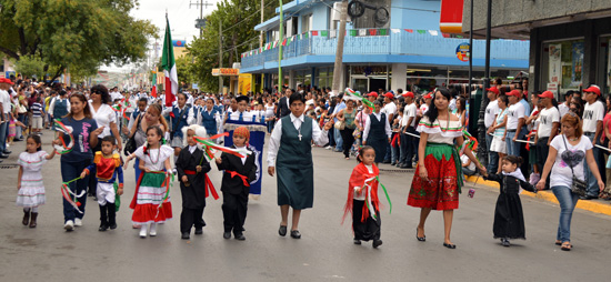 Celebraron Ceremonia y Desfile Cívico del 203 aniversario del Inicio de la Guerra de Independencia 