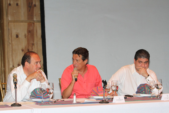 El gobernador Rubén Moreira reitera su respaldo al patronato del teatro ‘Isauro Martínez’ 