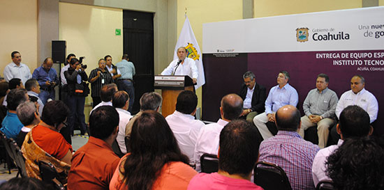 Entrega el gobernador Rubén Moreira equipo por 6 MDP al Tecnológico de Acuña