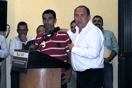 Entrega el gobernador Rubén Moreira equipo por 6 MDP al Tecnológico de Acuña