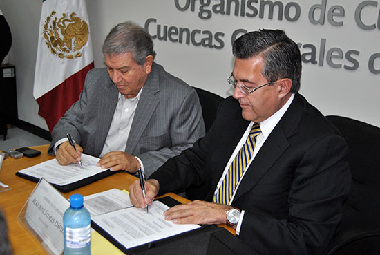 Fortalece UA de C vinculación, firma convenios con CFE y CONAGUA