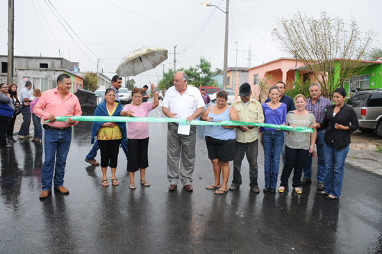 Inaugura alcalde Melchor Sánchez obra de pavimentación en la calle Félix Sáenz 