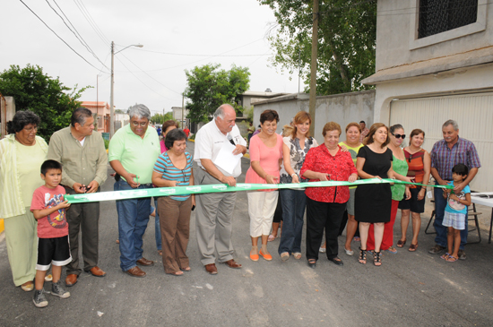 Inaugura alcalde Melchor Sánchez obra de pavimentación en la colonia Ampliación 