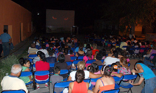 Inaugura Antonio Nerio la cuarta edición del programa El Cine en tu Comunidad 2013