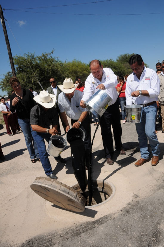 Inaugura gobernador colector de aguas residuales en Villa Unión