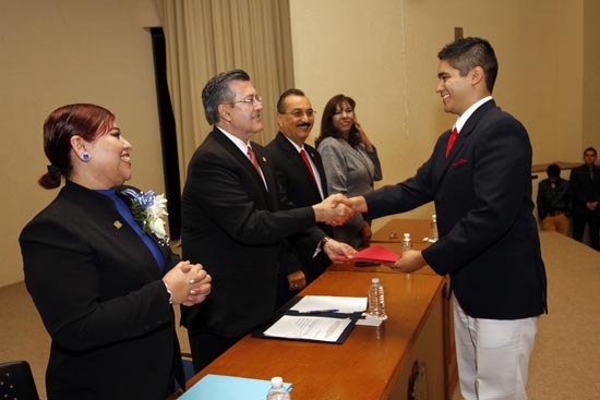 Concluyen Estudios Licenciados en Enfermería de la Unidad Torreón 