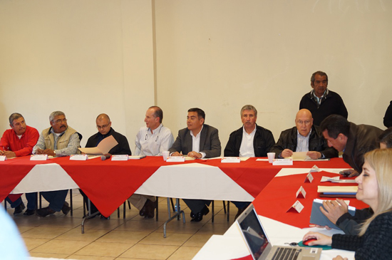 Preside César Gutiérrez encuentro de alcaldes con funcionarios estatales