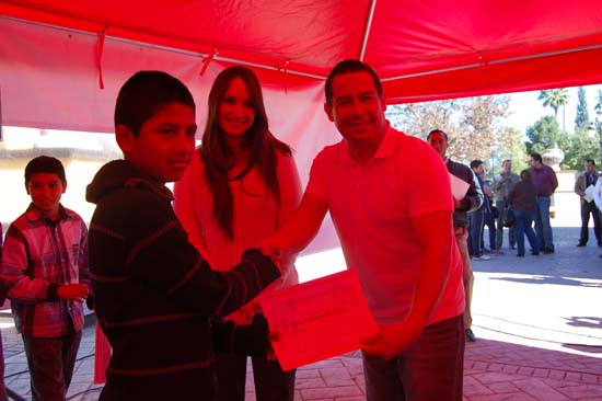 Seguiremos el ejemplo de nuestro gobernador,  apoyo total a alumnos destacados de Ramos Arizpe 