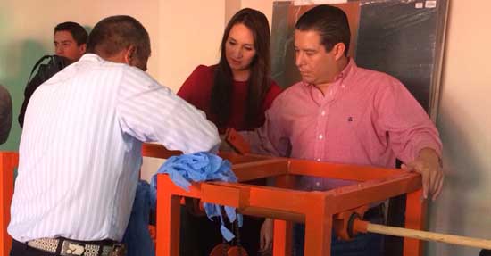 Con centro comunitario Ricardo Aguirre cumple compromisos 