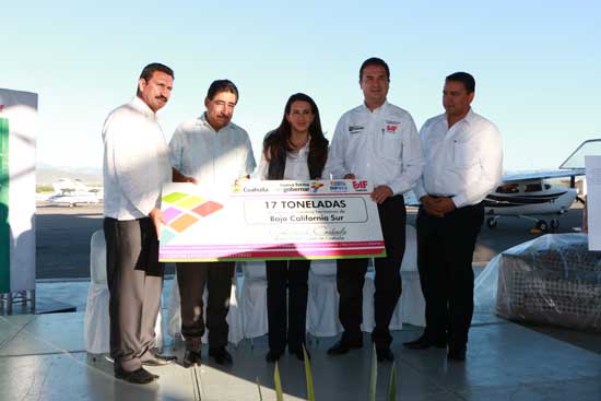 Entrega Carolina Viggiano apoyos a Baja California Sur 