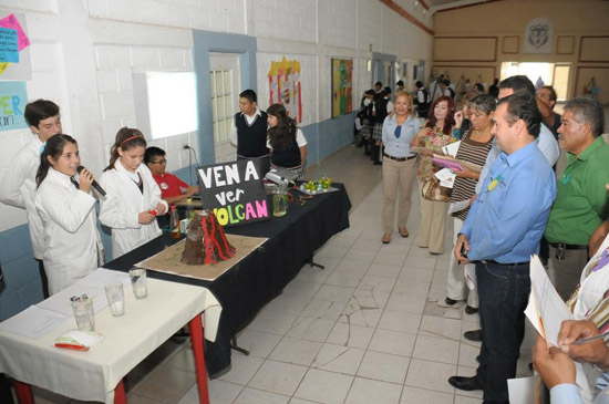 Inauguran Feria de la Ciencia y Tecnología en el Centro de Estudios Fray Juan Larios 