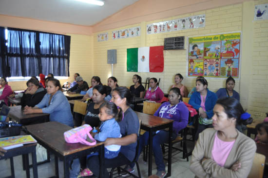 Lleva Salud Pública conferencia nutricional a escuela primaria Evangelina Lozano Mireles, ubicada en Colinas de Santiago 