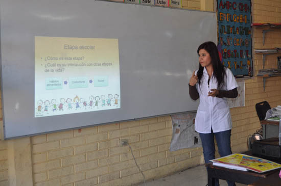 Lleva Salud Pública conferencia nutricional a escuela primaria Evangelina Lozano Mireles, ubicada en Colinas de Santiago 