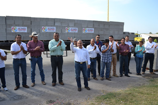 Se entregaran 50 mil block de cemento en San Juan de Sabinas tras la gestión del alcalde Cesar Gutiérrez 