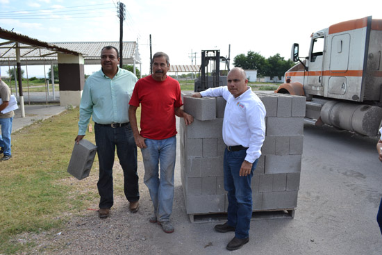 Se entregaran 50 mil block de cemento en San Juan de Sabinas tras la gestión del alcalde Cesar Gutiérrez 